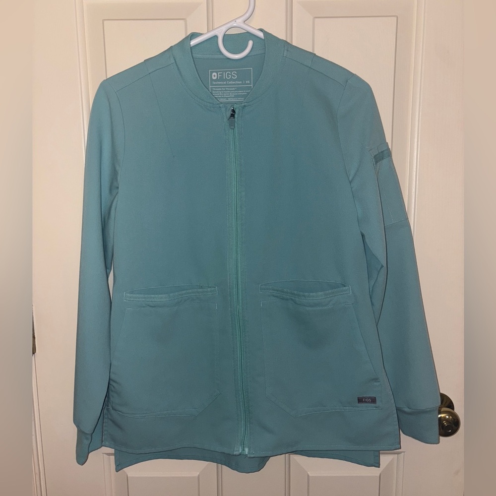 Fits Sea Glass Bellery Scrub Jacket